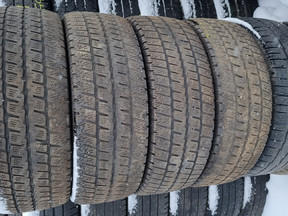 Продам пару зимних легкогрузовых шин 235/65 R16C M